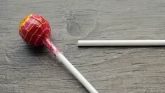 Načo je v paličke lízanky tento dodatočný otvor?